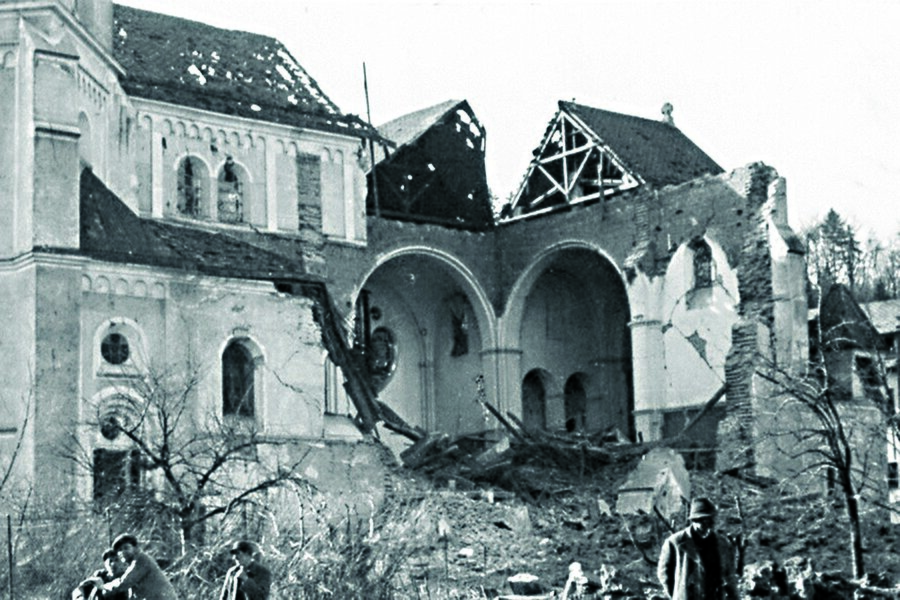 Am 20. März 2025 gedachte die Salesianerpfarre Amstetten-Herz Jesu der Toten und Zerstörungen, die die schweren Bombenangriffe im Zweiten Weltkrieg vor genau 80 Jahren hinterlassen haben.