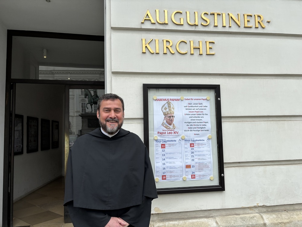 P. Dominic Sadrawetz vor der Augustinerkirche 