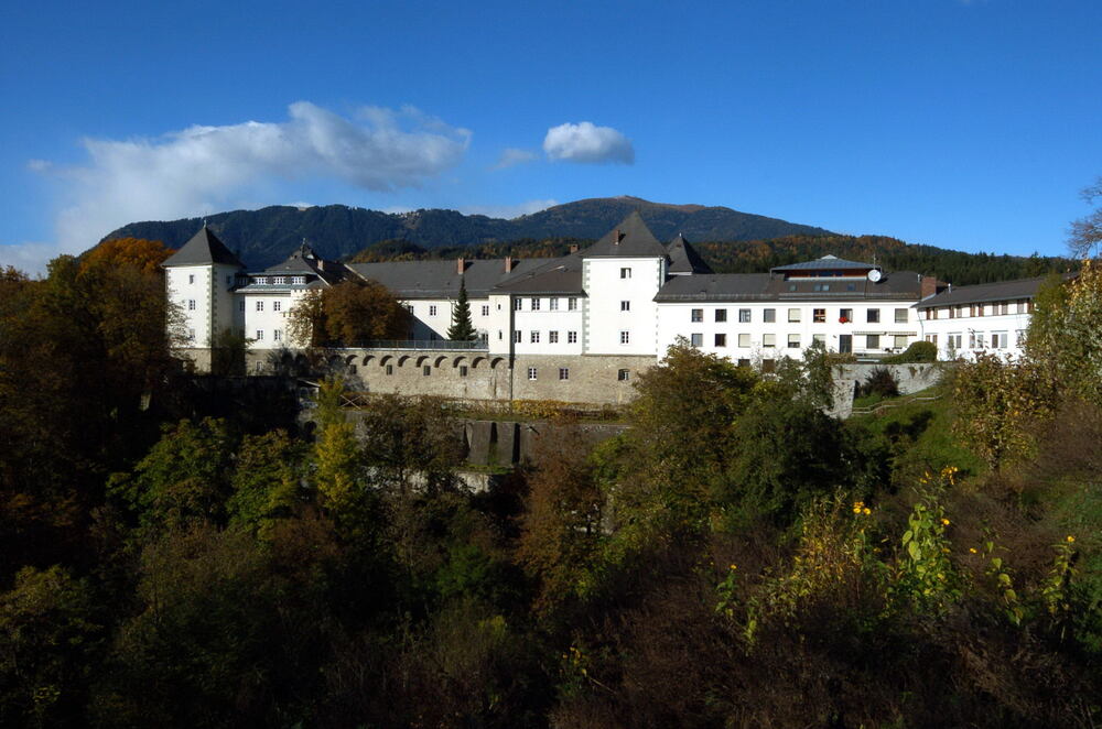 Schloss und Kloster Wernberg (Südansicht) / Johann Jaritz, CC BY-SA 3.0 AT, via Wikimedia Commons Schloss und Kloster Wernberg (Südansicht)