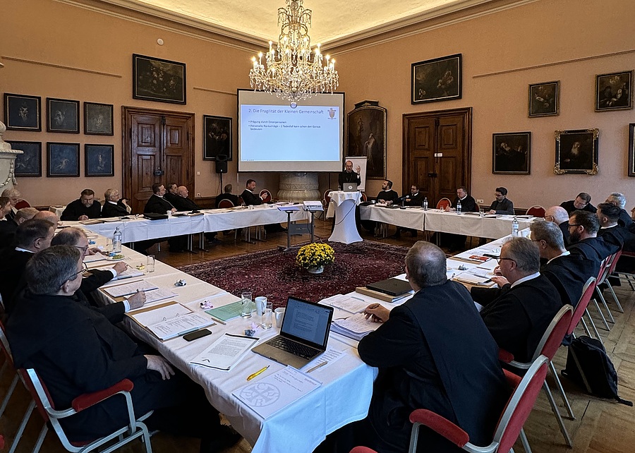 Beim Generalkapitel der Österreichischen Benediktinerkongregation im Stift Göttweig wies Abtprimas Jeremias Schröder auf den ständigen Wandel im klösterlichen Leben hin.