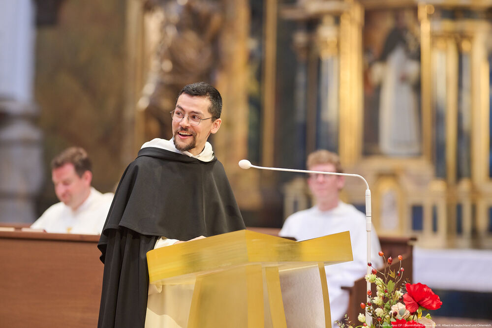 Frater Dominicus am Ende der Liturgie.
