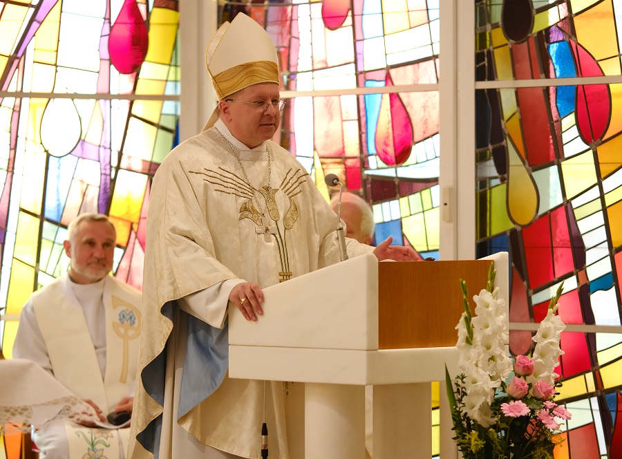 Abt Johannes Perkmann stand dem feierlichen Gottesdienst in der Familienkirche im Wiener St. Carolusheim vor. / Gerhard Hönegger Abt Johannes Perkmann stand dem feierlichen Gottesdienst in der Familienkirche im Wiener St. Carolusheim vor.