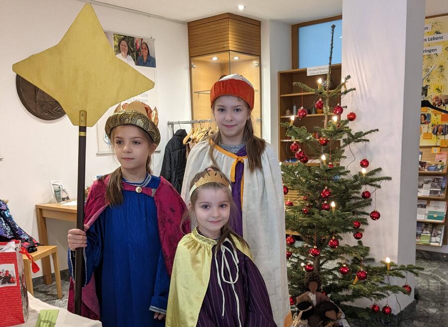 Ein ganz besonderes Erlebnis: Die drei Mädchen (11, 9, 6) gingen mit Sr. Elisabeth Knapp Sternsingen. / SSM Ein ganz besonderes Erlebnis: Die drei Mädchen (11, 9, 6) gingen mit Sr. Elisabeth Knapp Sternsingen.