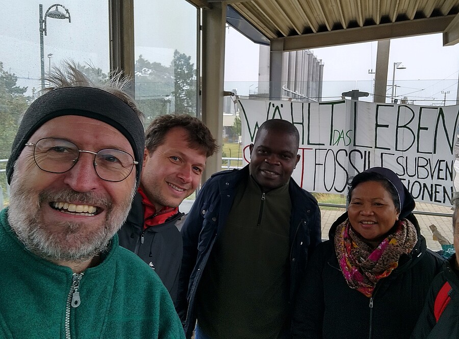 Die Steyler Missionare P. Franz Helm, Br. Emanuel Huemer, P. Olivier Ongway und die Steyler Missionsschwester Sr. Lelia Surtina waren beim Stationengottesdienst dabei.