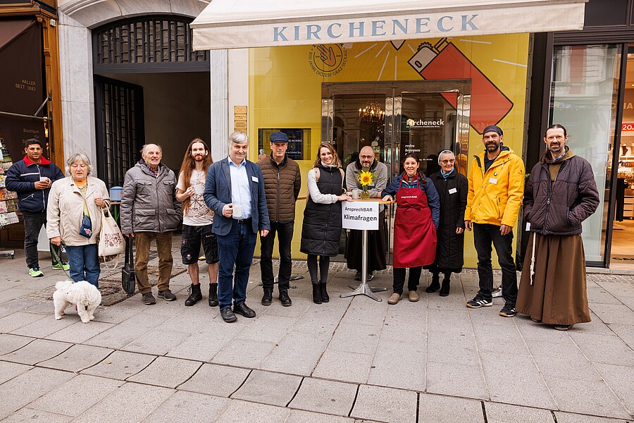 Waren „ansprechBAR für Klimafragen“: P. Andreas Holl, Lothar Heinrich, Sr. Magda Schmidt, Daniela Felber, Br. Nikodemus Glößl, Resa Stelzer, Ewald Pristavec, Karl Steininger und Michael Wieser (v.r.).