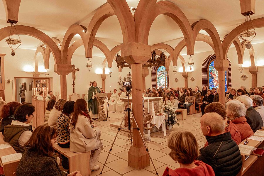 In der bis auf den letzten Platz gefüllten Klosterkirche wurde Br. Thomas Hessler in sein neues Amt als Prior eingeführt.