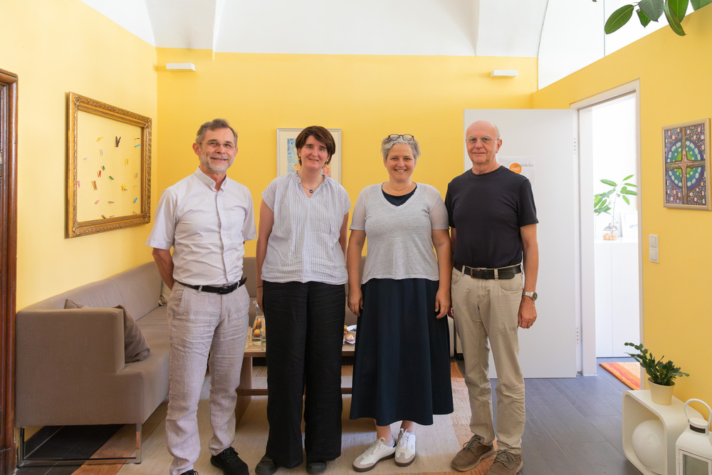 Erzbischof Josef Grünwidl (li.) zu Besuch in der Gesprächsinsel / OÖK/emw Erzbischof Josef Grünwidl (li.) zu Besuch in der Gesprächsinsel