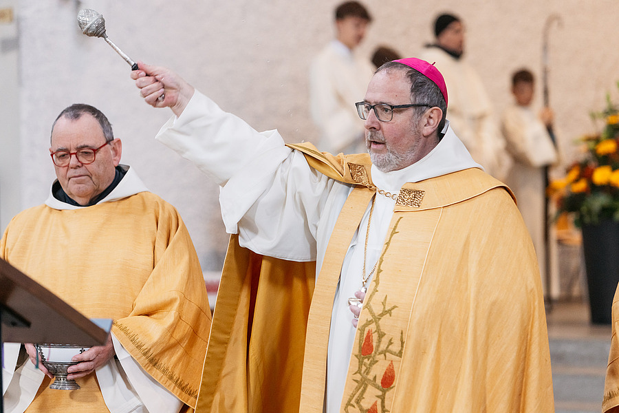 In einer Segensfeier mit Abt Vinzenz Wohlwend und dem Konvent wurde die neu renovierte Abteikirche der Vorarlberger Zisterzienserabtei Wettingen-Mehrerau am 21. März 2025 wiedereingeweiht.