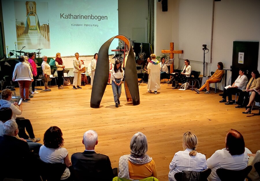 Bei der Feier wurde auch das „Katharinentor“ vorgestellt. / kfbö Bei der Feier wurde auch das „Katharinentor“ vorgestellt.