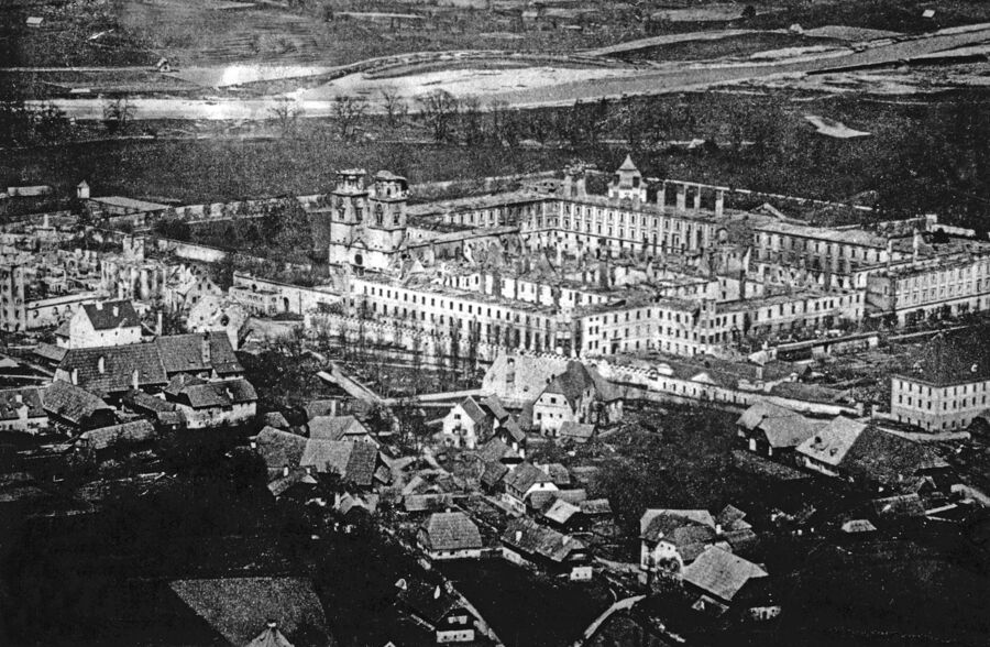Am 27. April 1865 brach in Admont ein Brand aus, der auch große Teile des Stiftes zerstörte.