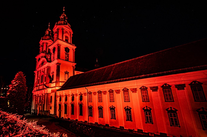 Red WednesdayAktionstag für verfolgte und bedrohte Christen / FOTOKERSCHI.AT / KERSCHBAUMMAYR Red WednesdayAktionstag für verfolgte und bedrohte Christen Mit dem „Red Wednesday“ möchte das internationale katholische Hilfswerk KIRCHE IN NOT auf das Schicksal von Millionen verfolgten, unterdrückten und bedrohten Christen weltweit aufmerksam