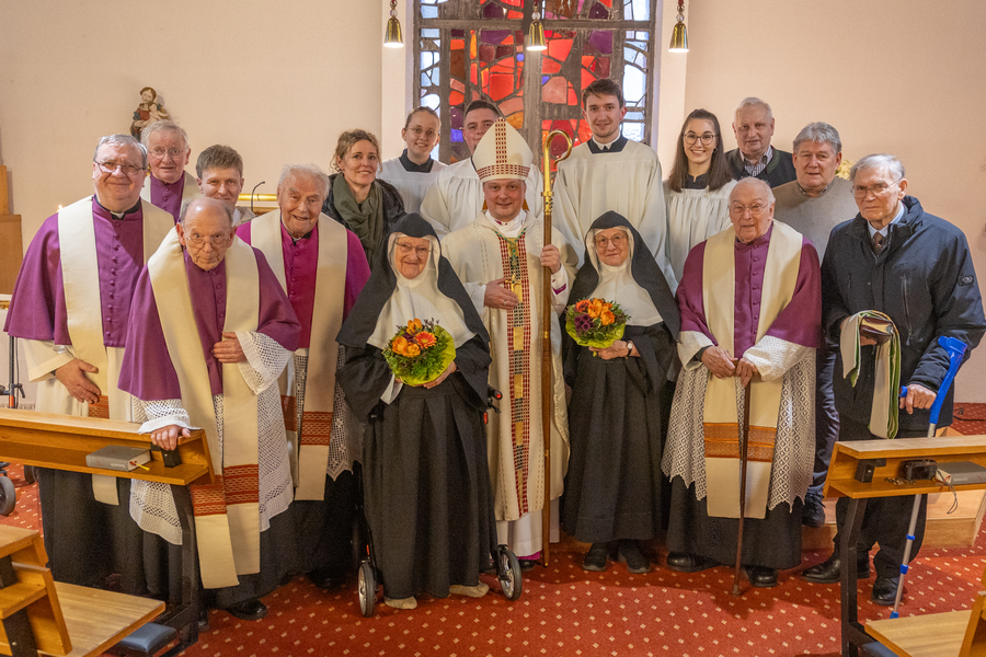 Propst Markus Grasl feierte mit den letzten drei Augustiner Chorfrauen einen Dankgottesdienst. / Hans Hathayer Propst Markus Grasl feierte mit den letzten drei Augustiner Chorfrauen einen Dankgottesdienst.