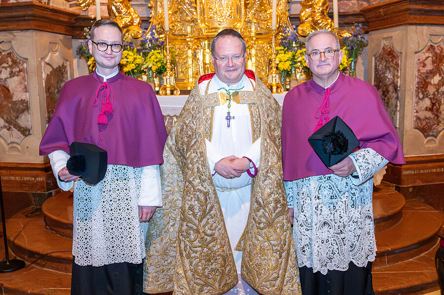 Freude nach der feierlichen Aufnahme bei H. Felix Cyganik, Propst Anton Höslinger und Stiftsdechant Clemens Galban (v.l.).