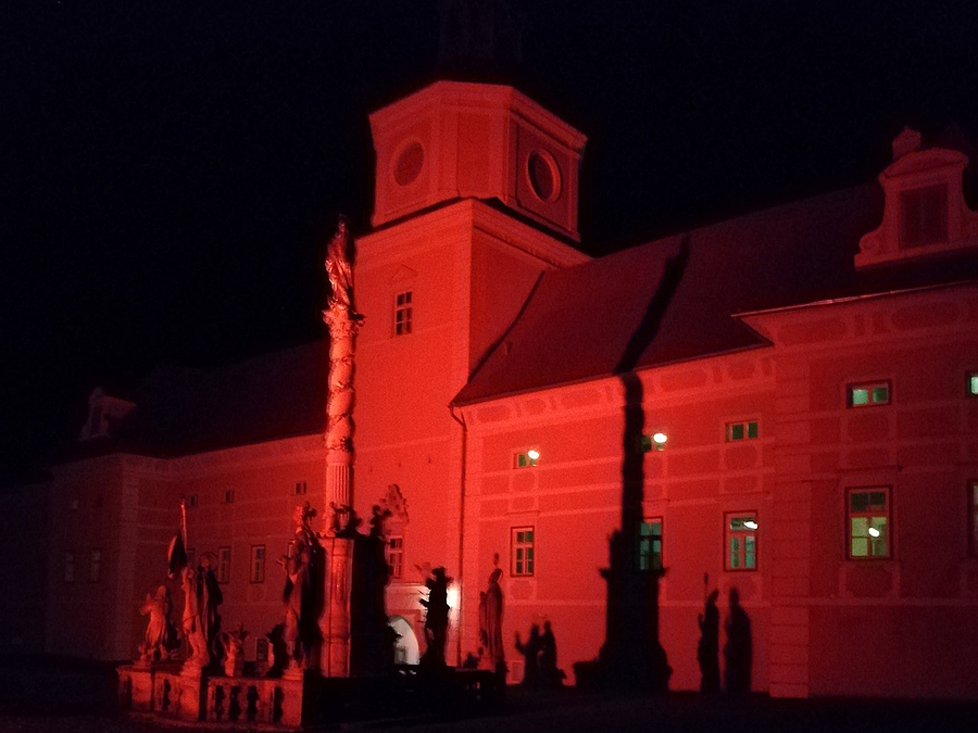 In Vorau findet am 19. November 2025 um 18 Uhr ein Schweigemarsch für verfolgte Christ:innen vom Stift zur Marktkirche statt.