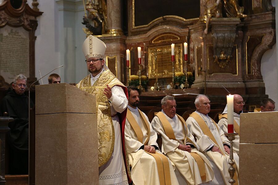 Erzabt Jakob Auer dankte in seiner Predigt allen, „die sich für die Kirchenmusik engagieren, die das Lob Gottes verkünden.“