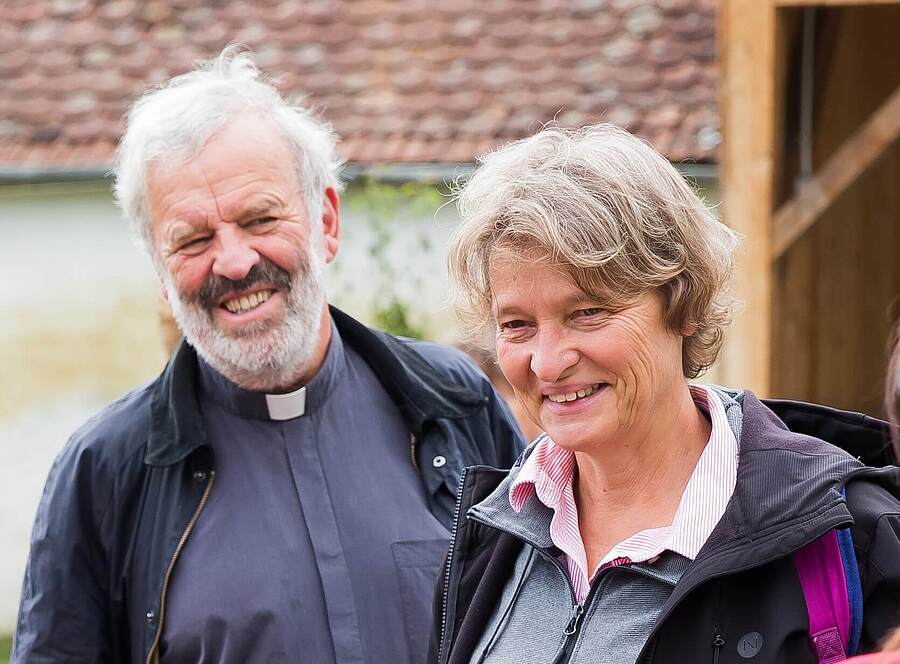 Ruth Zenkert und Pater Georg Sporschill gründeten 2012 den Verein „Elijah“.