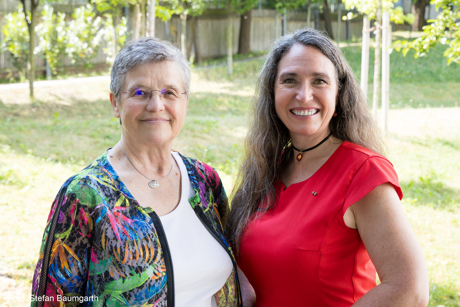 Sr. Maria Schlackl als Moderatorin des Treffens mit Inge Bell. / Stefan Baumgarth Sr. Maria Schlackl als Moderatorin des Treffens mit Inge Bell.