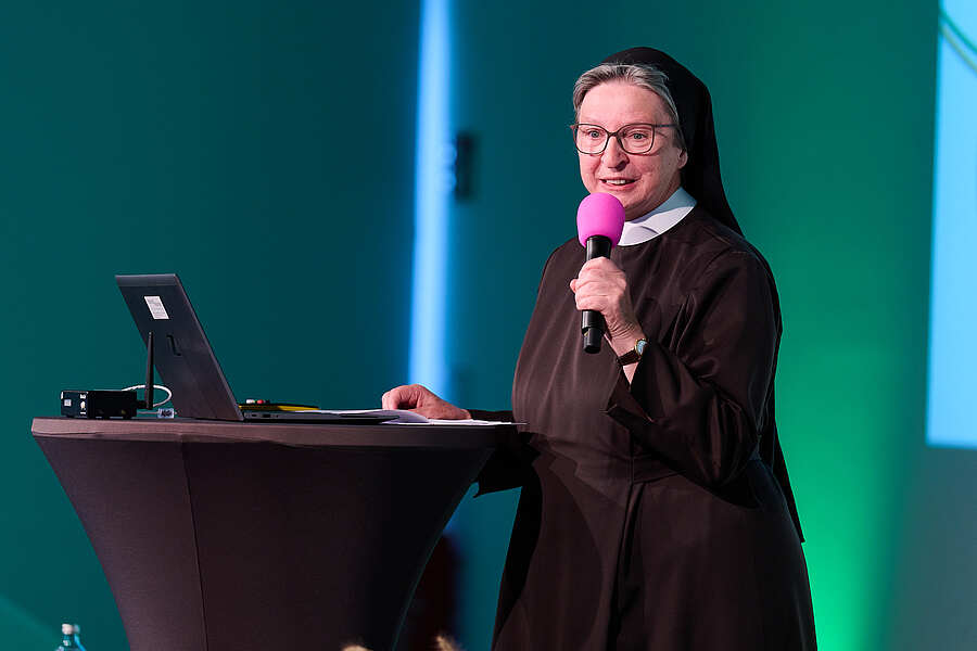 Sr. Barbara Lehner, Geschäftsführerin der Elisabethinen Österreich und Generaloberin der Elisabethinen Linz-Wien, sprach beim Symposium in Linz die Eröffnungsworte.