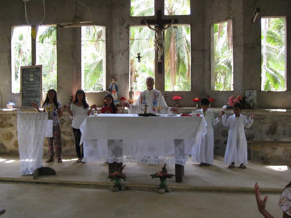 Messe in einer im Bau befindlichen Kapelle / P. Lois Ortner Messe in einer im Bau befindlichen Kapelle