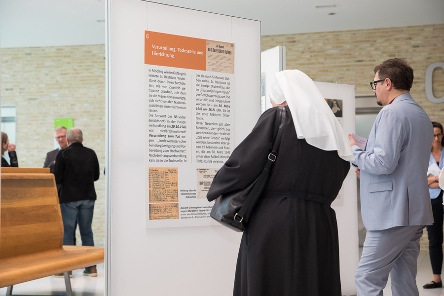Im Mai ist in der Eingangshalle des Krankenhauses eine Wanderausstellung über Sr. Maria Restituta Kafka zu besichtigen. / Landesklinikum Baden-Mödling Im Mai ist in der Eingangshalle des Krankenhauses eine Wanderausstellung über Sr. Maria Restituta Kafka zu besichtigen.
