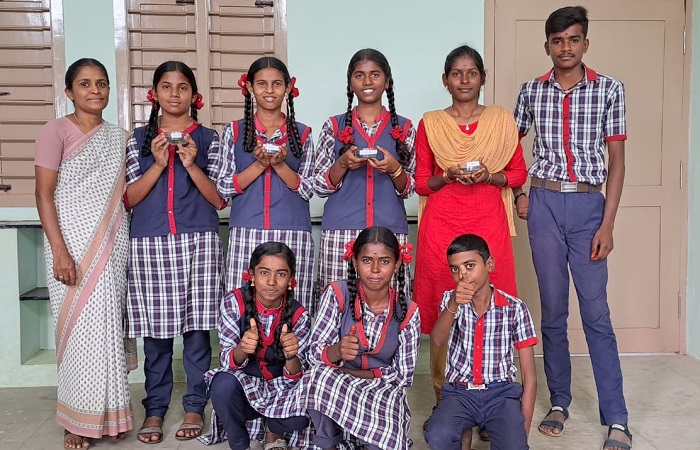 Schüler:innen aus dem Kollegium Kalksburg und aus Indien führten gemeinsam ein Experiment durch.