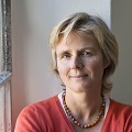 Portrait von Melanie Wolfers, Autorin, Theologin und Ordensfrau, Einzelportrait, Oesterreich, Wien, 15.10.2013

|| Die Deutsche hatte nach ihrem Theologie und Philosophie Studium in theologischer Ethik promoviert, als Dozentin fuer Philosophie gearbe