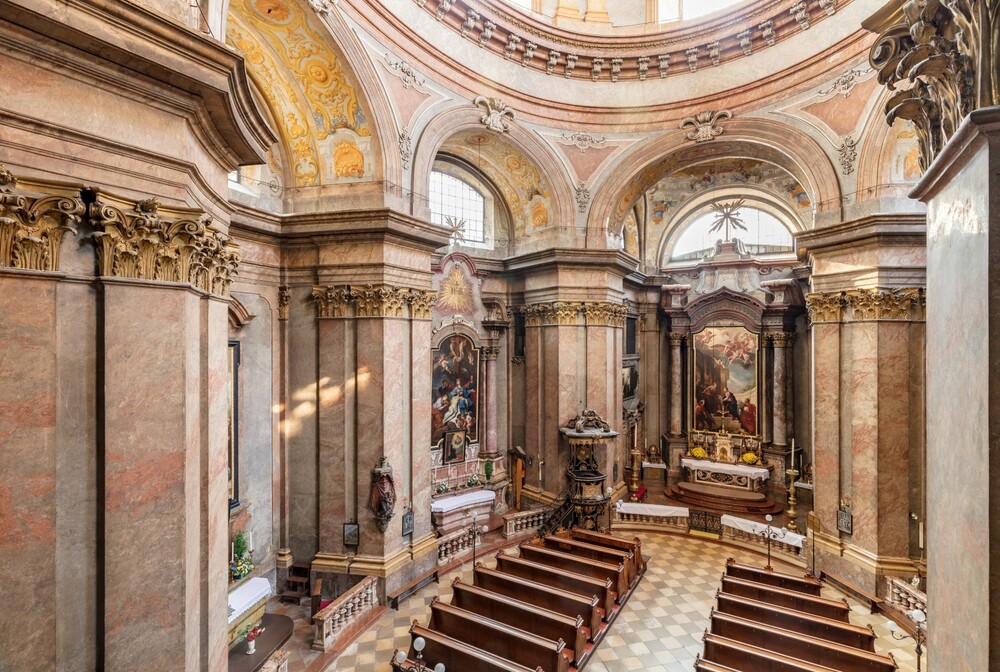 Klosterkirche der Salesianerinnen in Wien, Einblick von der Orgelempore 