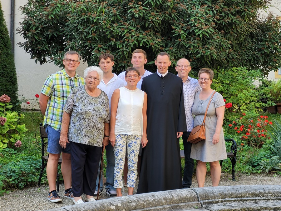 Auch die Familie war bei der Einkleidung von Fr. Dominik Marold dabei. / Stift Melk Auch die Familie war bei der Einkleidung von Fr. Dominik Marold dabei.