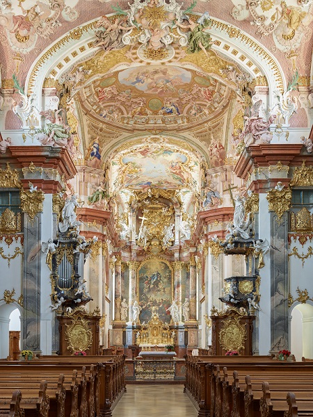 Einblick in die Stiftskirche Wilhering / Kurt Hoerbst