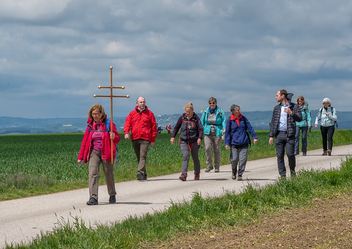 Benedikt Pilgerweg Oberoesterreich / © Copyright 2021 Jack Haijes, Jack Haijes Benedikt Pilgerweg Oberoesterreich
Auftaktpilgerwanderung aus Anlass des Startes des LEADER-Projekts vom Kloster der Benediktinerinnen Steinerkirchen an der Traun zum Benediktinerstift Kremsmünster am Donnerstag, 20. Mai 2021
Foto Jack Haijes