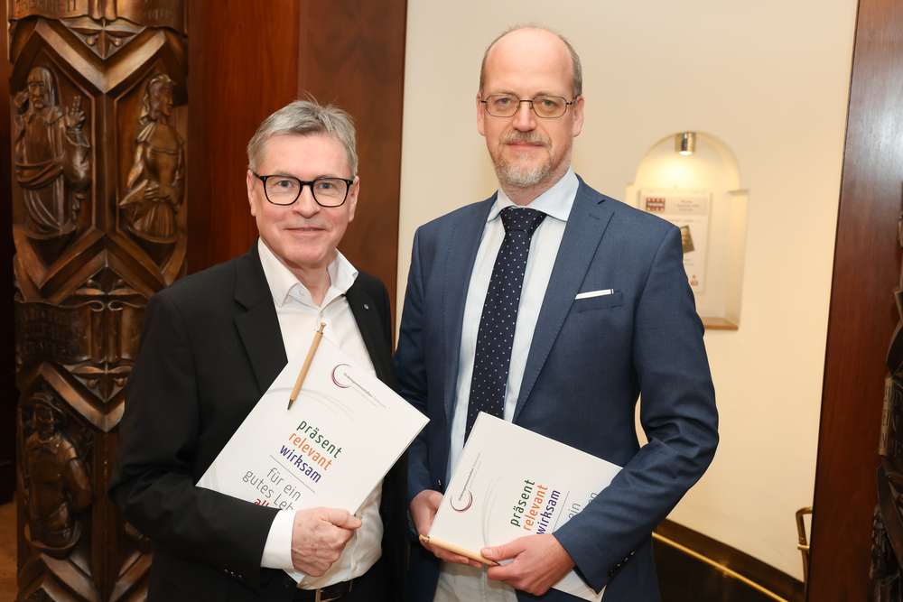 © Katharina Schiffl / © Katharina Schiffl, Katharina Schiffl Peter Ausweger und Michael Scholz präsentierten die Ergebnisse der ökonomischen Impactanalyse
