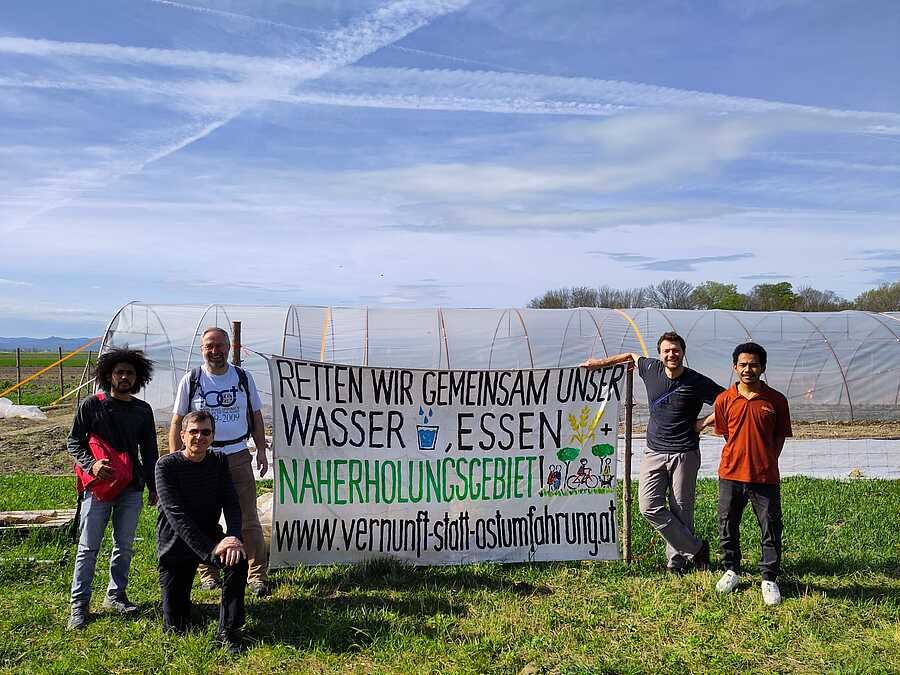 Ein Anliegen von Br. Emanuel Huemer (2.v.r.): Die Verhinderung der Ostumfahrung in Wiener Neustadt. / SVD Ein Anliegen von Br. Emanuel Huemer (2.v.r.): Die Verhinderung der Ostumfahrung in Wiener Neustadt.