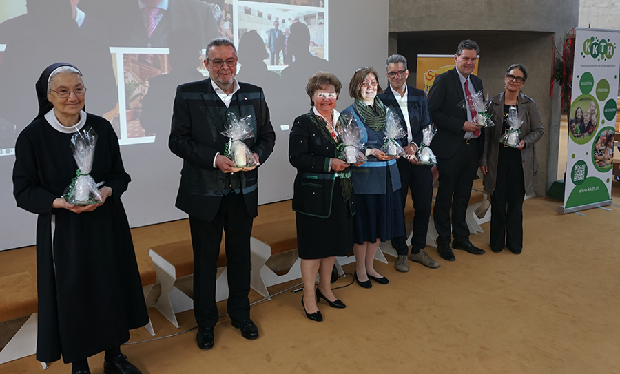(V.l.n.r.) Sr. Petronilla Herl, Rudi Luftensteiner, Charlotte Koberger, Christa Bruns, Thomas Maximiuk, Florian Bauer und Maria Habersack / ÖOK/rs (V.l.n.r.) Sr. Petronilla Herl, Rudi Luftensteiner, Charlotte Koberger, Christa Bruns, Thomas Maximiuk, Florian Bauer und Maria Habersack