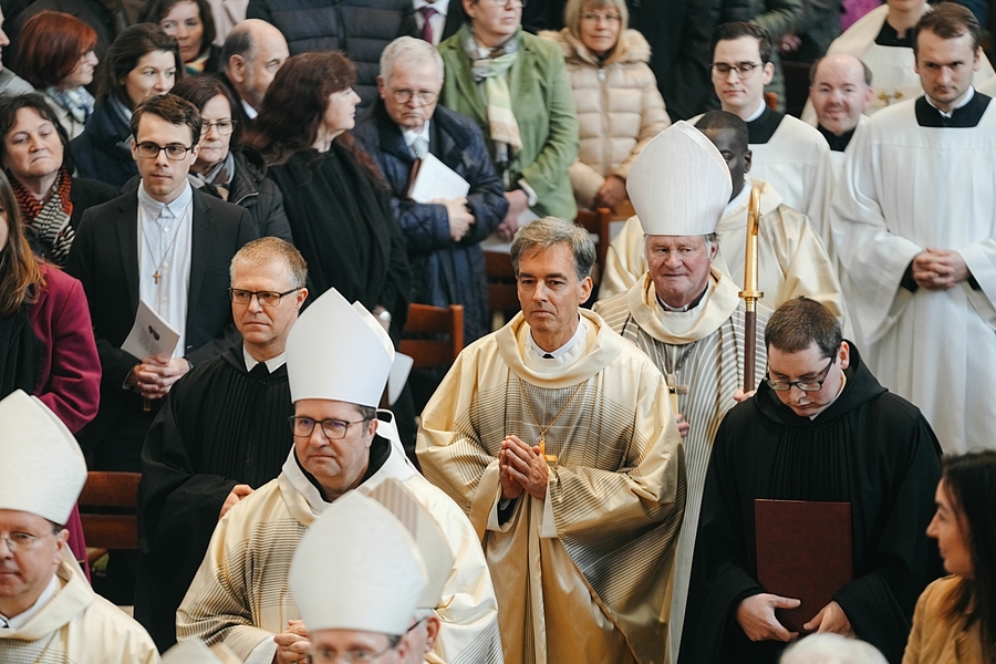 Sprach ein Grußwort: Benediktiner-Abtprimas Jeremias Schröder (vorne). / SchauMedia Sprach ein Grußwort: Benediktiner-Abtprimas Jeremias Schröder (vorne).
