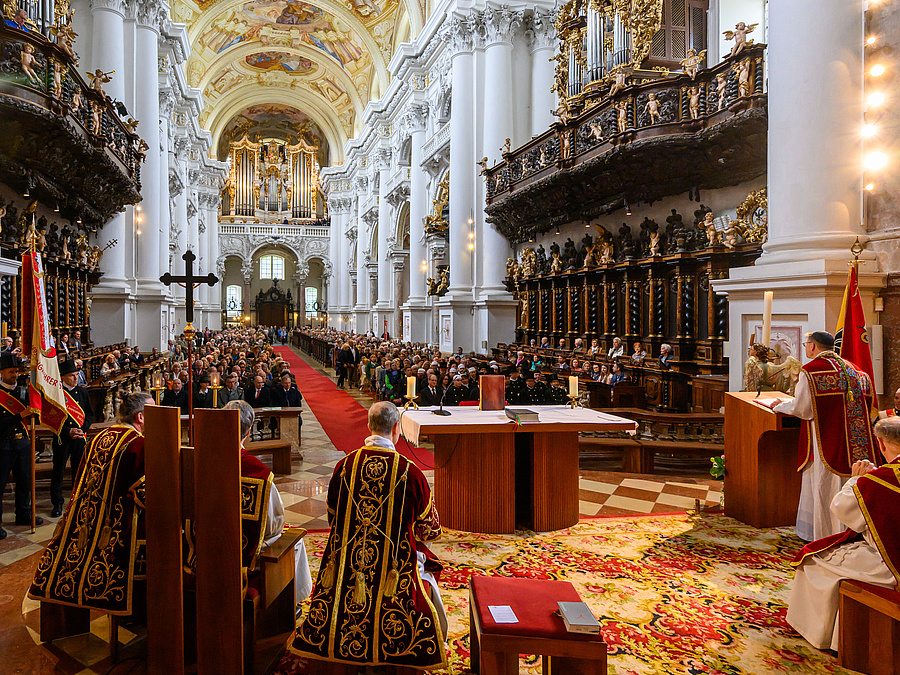 Zum Hochfest des Hl. Florian fand in der Basilika des Stifts St. Florian eine Festmesse statt.