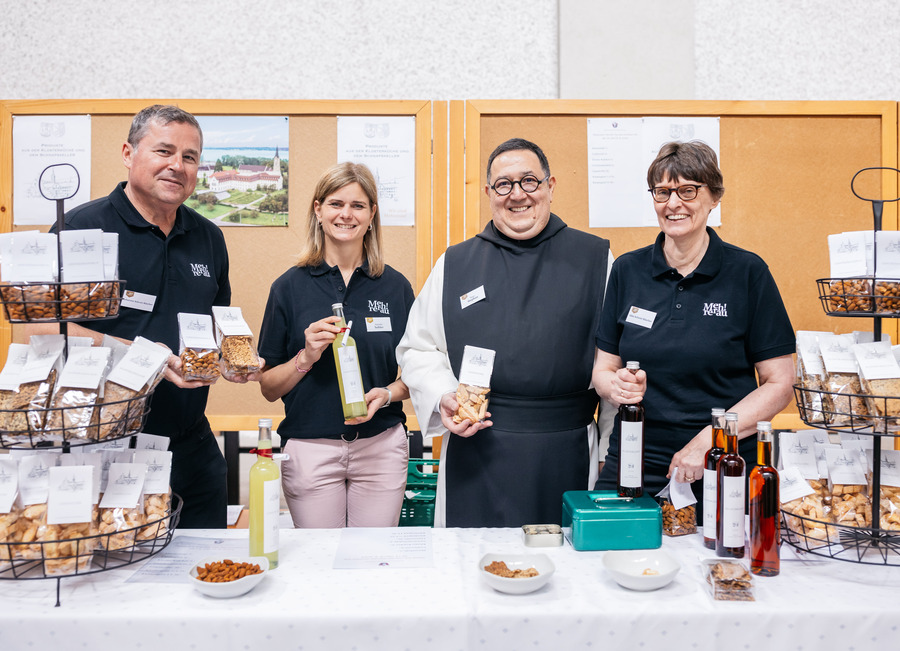 Beim Tag der offenen Tür durften die Besucher:innen erstmals das neue Mehrerauer Klosterbier probieren. / Lisa Mathis Beim Tag der offenen Tür durften die Besucher:innen erstmals das neue Mehrerauer Klosterbier probieren.