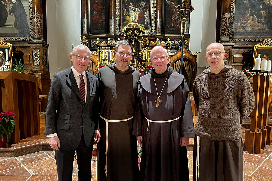 Freuen sich über die sanierte Klosteranlage: Landeshauptmann Wilfried Haslauer, Provinzial Br. Helmut Rakowski, Erzbischof Franz Lackner und Br. Hans Pruckner (v.l.). / Land Salzburg/Büro Haslauer Freuen sich über die sanierte Klosteranlage: Landeshauptmann Wilfried Haslauer, Provinzial Br. Helmut Rakowski, Erzbischof Franz Lackner und Br. Hans Pruckner (v.l.).