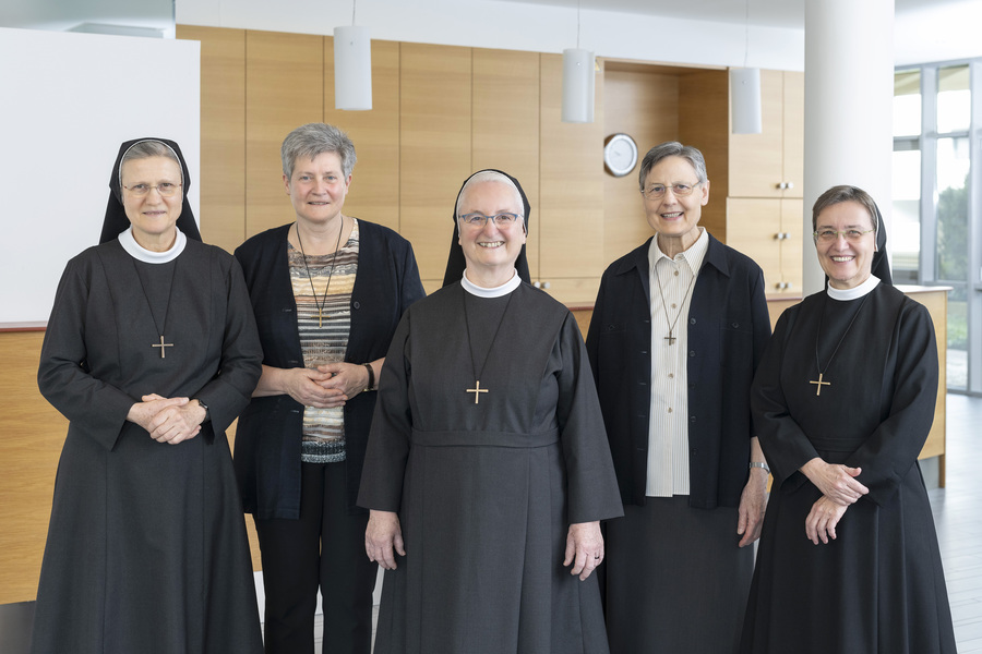 Sr. Francesca Fritz, Sr. Clara Mair, Sr. Petra Car, Sr. Verena Maria Oberhauser und Sr. Maria Dolores Scherrer bilden für die kommenden drei Jahre die Provinzleitung der Kreuzschwestern in der Provinz Europa Mitte.