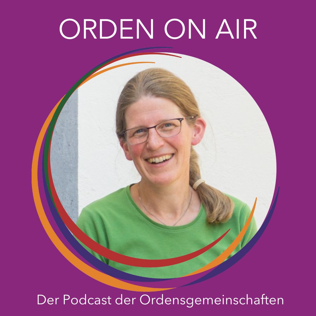Sr. Ruth Pucher mit gründem T-Shirt