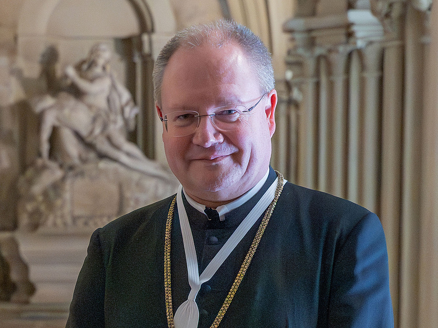 Propst Anton Höslinger stellte das Kapitelamt des Stifts Klosterneuburg am 20. Februar 2026 ins Zeichen des Friedens. / Walter Hanzmann Propst Anton Höslinger stellte das Kapitelamt des Stifts Klosterneuburg am 20. Februar 2026 ins Zeichen des Friedens.