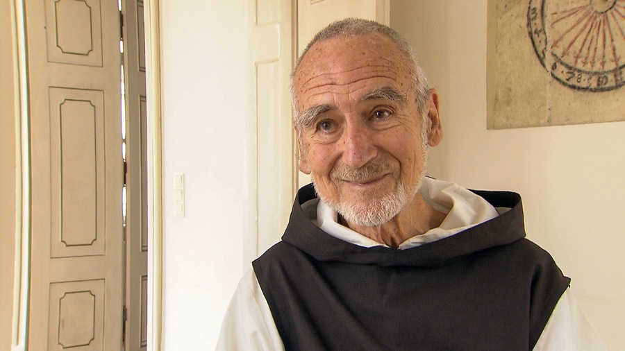 Dem Geheimnis auf der Spur - Bruder David Steindl-Rast / ORF/meta film/Robert Neum?ller Dem Geheimnis auf der Spur - Bruder David Steindl-Rast - Bruder David Steindl-Rast wurde vor ?ber 90 Jahren in Wien geboren. Er geh?rt zu den bekanntesten Mystikern der Gegenwart, dem der interreligi?se Dialog aber auch das Gespr?ch mit den Naturwiss