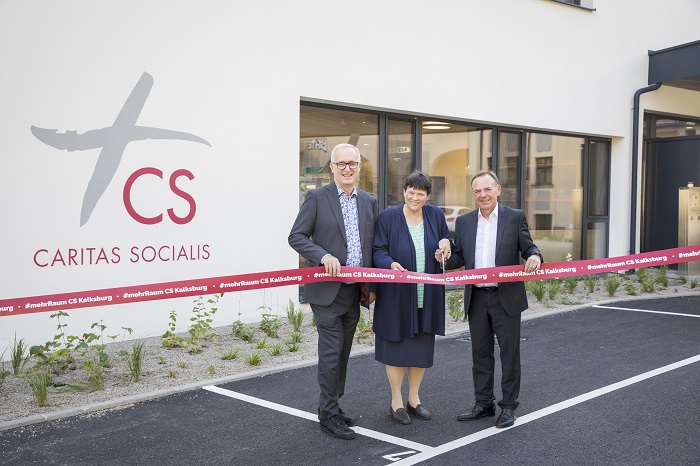 Geschäftsführer Robert Oberndorfer, die Generalleiterin der Schwesterngemeinschaft, Sr. Susanne Krendelsberger, und der Bezirksvorsteher in Liesing, Gerald Bischof, (v.l.) bei der Eröffnung.