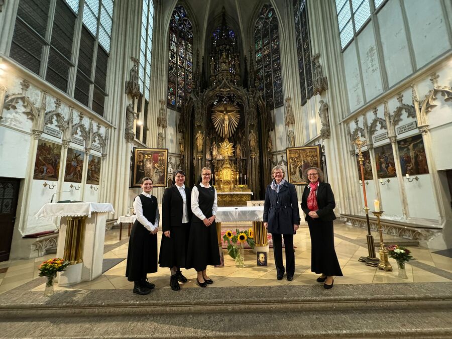 Die Noviziatskommunität in Wien: Sr. Margaréta Khuriová, Sr. Bianca Petre, Sr. Kamila Trojanová, Sr. Johanna Schulenburg und Sr. Christa Huber. / Congregatio Jesu Die Noviziatskommunität in Wien: Sr. Margaréta Khuriová, Sr. Bianca Petre, Sr. Kamila Trojanová, Sr. Johanna Schulenburg und Sr. Christa Huber.