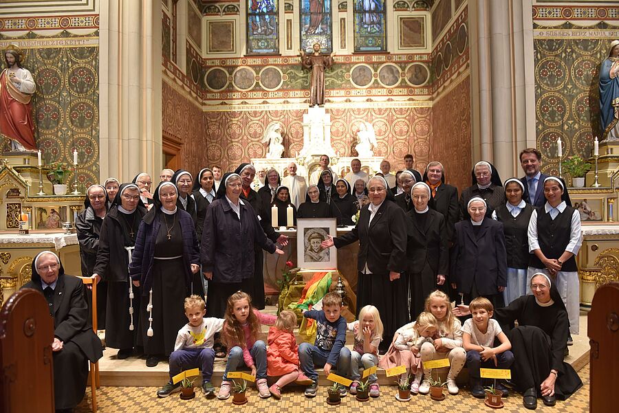 Am 6. Oktober 2024 feierten die Franziskanerinnen von Amstetten das Franziskusfest und das 125-jährige Kirchweihjubiläum ihrer Klosterkirche.