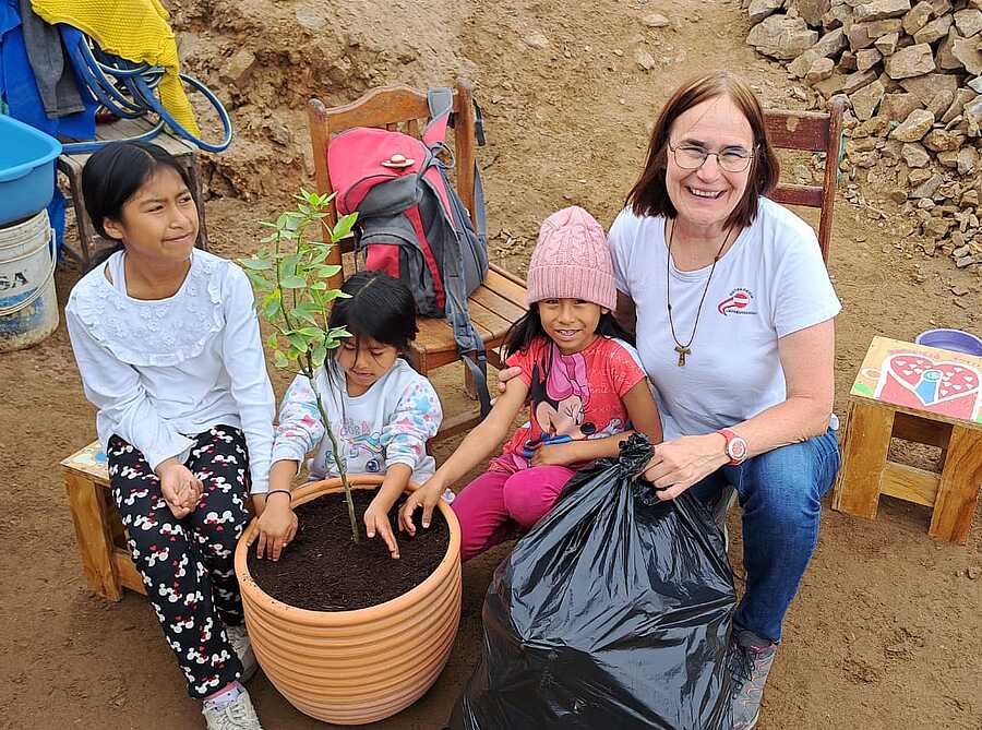 Sr. Karina berichtet in ihrem Weihnachtsbrief an ihre Unterstützer:innen von ihren Projekten in Peru. / privat Sr. Karina berichtet in ihrem Weihnachtsbrief an ihre Unterstützer:innen von ihren Projekten in Peru.