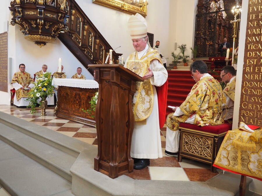 Bischof Manfred Scheuer ging in seiner Predigt sowohl auf die Freude an der Liturgie als auch auf Donhoffers Beruf als Kirchenmusiker ein. / Stift Schlägl/Stephan Prügl Bischof Manfred Scheuer ging in seiner Predigt sowohl auf die Freude an der Liturgie als auch auf Donhoffers Beruf als Kirchenmusiker ein.