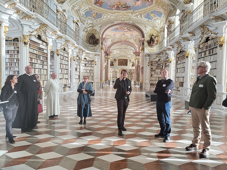 Auf dem Programm des Vernetzungstreffens stand auch eine Führung durch das Museum und die Stiftsbibliothek.