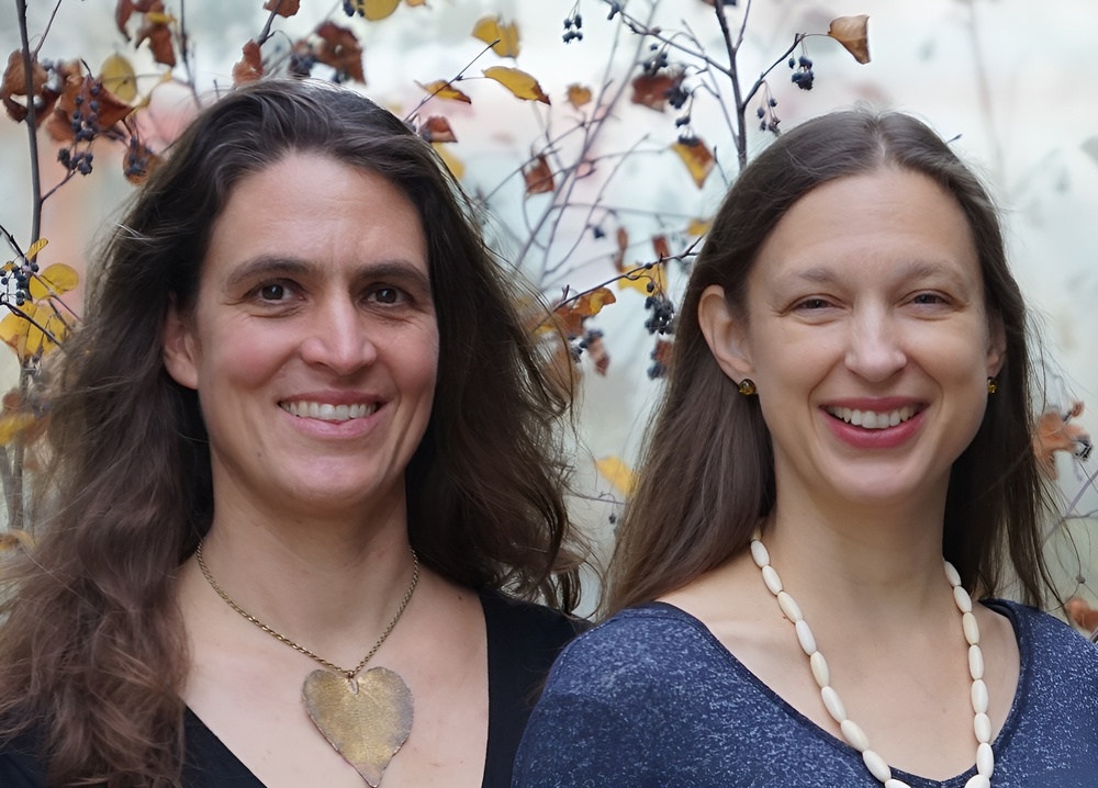 Abb. 1: Team des SiLK – SicherheitsLeitfadens Kulturgut, Dipl.-Ing. Almut Siegel (links) und Dr. Alke Dohrmann (rechts) / © BBK / K. Ries Abb. 1: Team des SiLK – SicherheitsLeitfadens Kulturgut, Dipl.-Ing. Almut Siegel (links) und Dr. Alke Dohrmann (rechts)