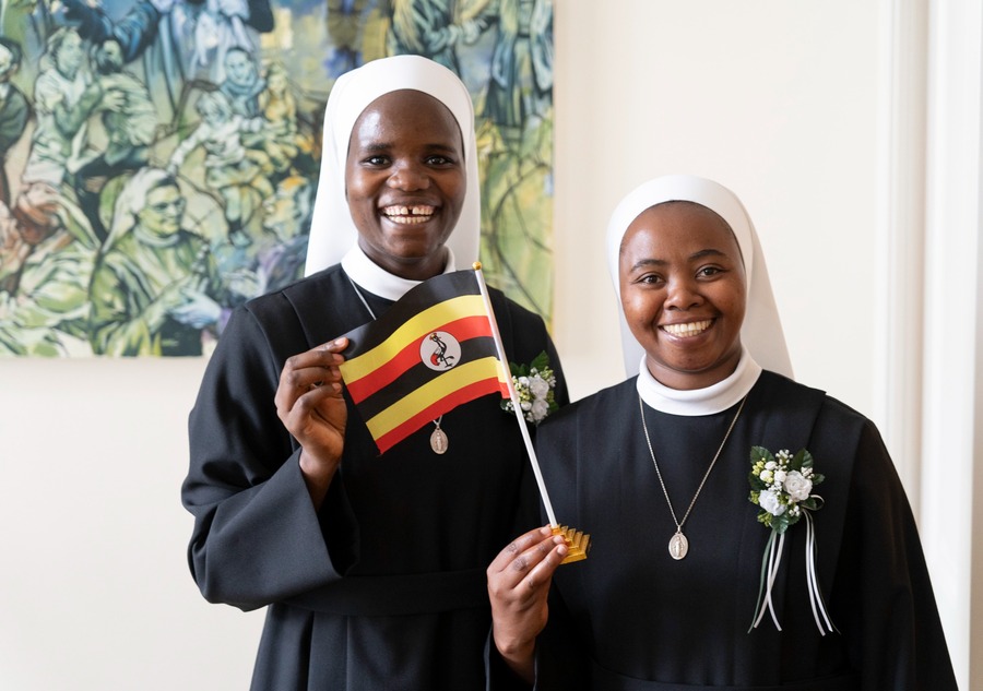 Sr. Doreen Busingye und Sr. Phionah Tumuramye (v.l.) kommen ursprünglich aus West-Uganda. / Elisabeth Mayr-Wimmer Sr. Doreen Busingye und Sr. Phionah Tumuramye (v.l.) kommen ursprünglich aus West-Uganda.
