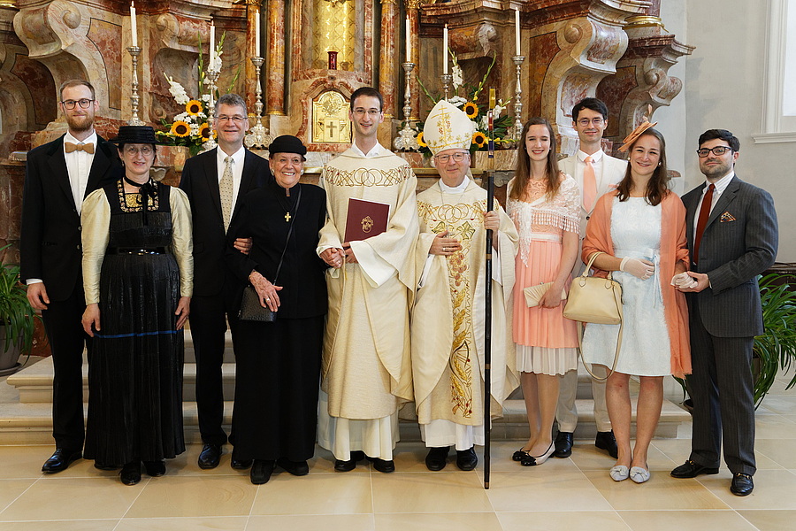 Auch die Familie des gebürtigen Deutschen war bei der Priesterweihe dabei. / Josef Güfel Auch die Familie des gebürtigen Deutschen war bei der Priesterweihe dabei.